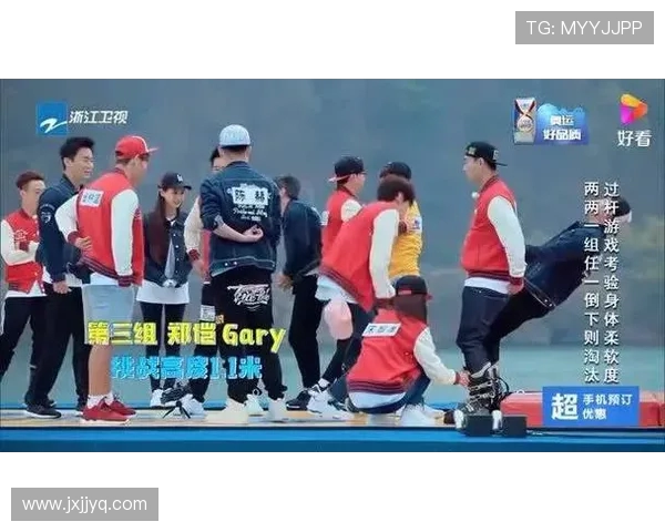 郑恺调侃大型游戏场却在做小游戏引发网友热议与关注